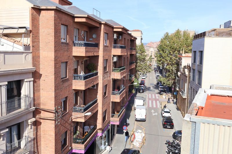 Foto 1e85720a-c3bb-4613-9439-0be4381ca46f. Casa amb calefacció aparcament a Centre Sabadell