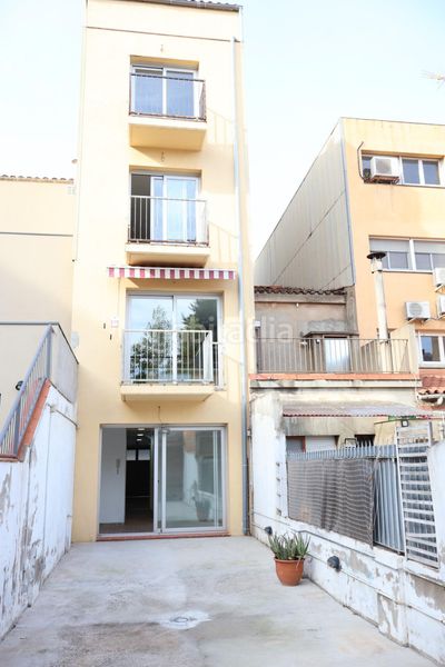 Foto b6d567d9-4c54-4418-b4a7-77b37ab86277. Casa amb calefacció aparcament a Centre Sabadell