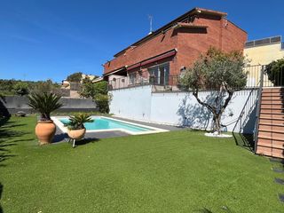 Casa aparellada  Cuba, de. Fant�stica casa en vista alegre terraassa