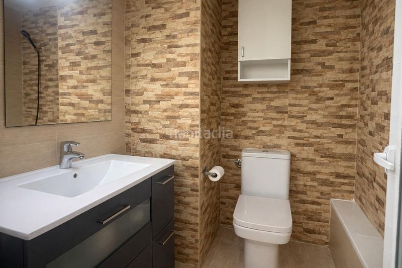 Foto dbba13b4-2b45-42be-8775-85cc6044946a. Casa a Eixample Sabadell