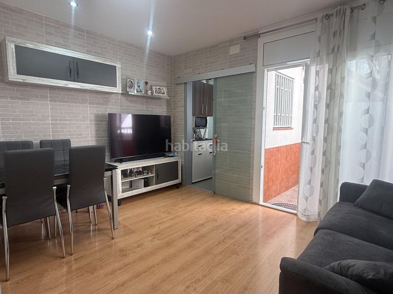 Foto f6a1a457-a60a-41f8-b464-28e875a92f0a. Casa a Eixample Sabadell