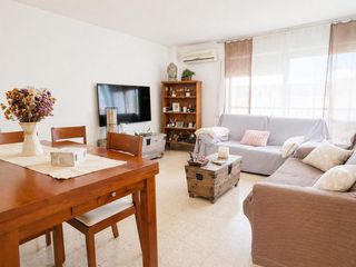 Etagenwohnung  Calle madrid. Luminoso piso de 3 habitaciones con gran potencial en can rosés,