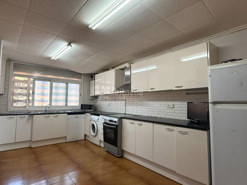 Foto 440ab812-20c4-49e7-807b-12565d9d7cd1. Apartament amb aparcament piscina a Gava Mar Gavà
