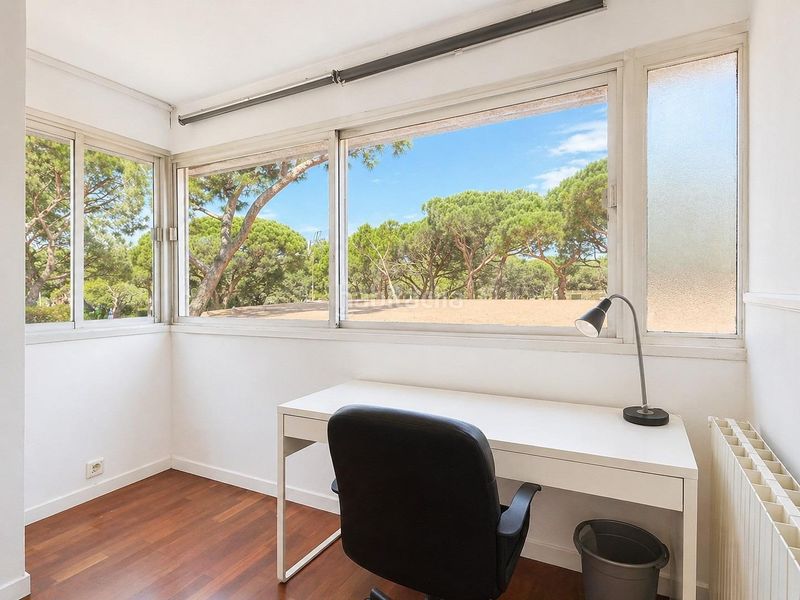 Foto 4d1d002d-dc55-4fb6-9c8c-4aedc7e7fad1. Apartament amb aparcament piscina a Gava Mar Gavà