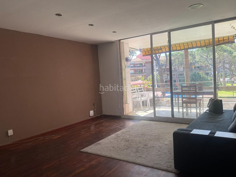 Foto b6769e64-bd40-4574-bec4-1528aa5b378e. Apartament amb aparcament piscina a Gava Mar Gavà