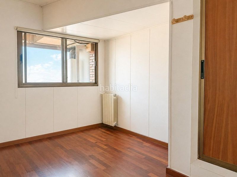 Foto d3dd6807-fd44-40a0-a84a-4930c6a1ed44. Apartament amb aparcament piscina a Gava Mar Gavà