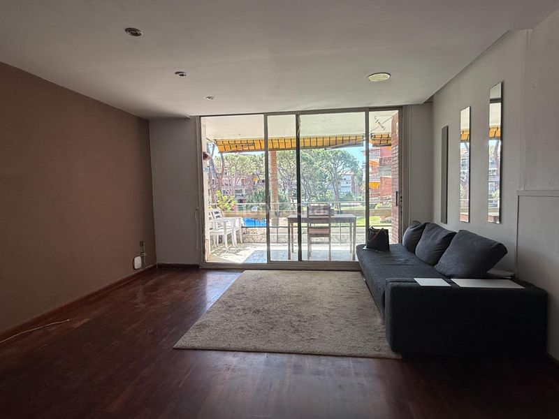 Foto f8a16c6d-7a1a-42cc-b8d1-15bbe1ced779. Apartament amb aparcament piscina a Gava Mar Gavà