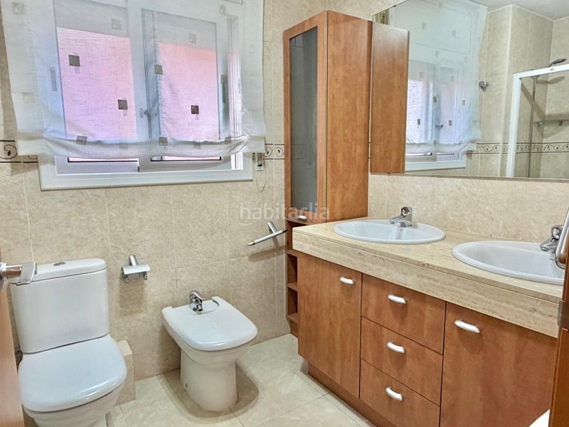 Foto 14217e24-e354-4fa6-b135-fb7af2bc539e. Casa aparellada amb calefacció aparcament a Ullastrell