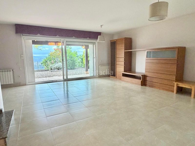 Foto ac202a86-c04e-440f-b676-96377bd0158d. Casa aparellada amb calefacció aparcament a Ullastrell