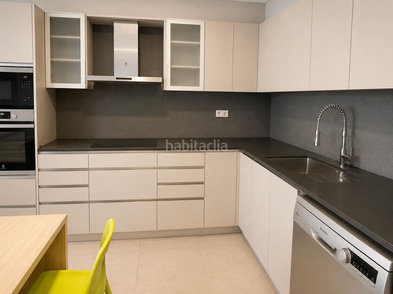 Foto b06a0893-00a6-4596-83f2-42050b778986. Casa adossada amb calefacció aparcament a Torre - Sana Terrassa