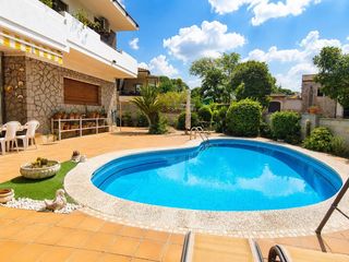 Casa  Carrer can falguera. Casa de 6 dormitorios, 4 terrazas. jardín, piscina y barbacoa en