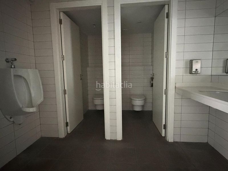 Foto 8b544720-e517-4cad-b009-0506ddbde136. Local comercial a Centre Sabadell