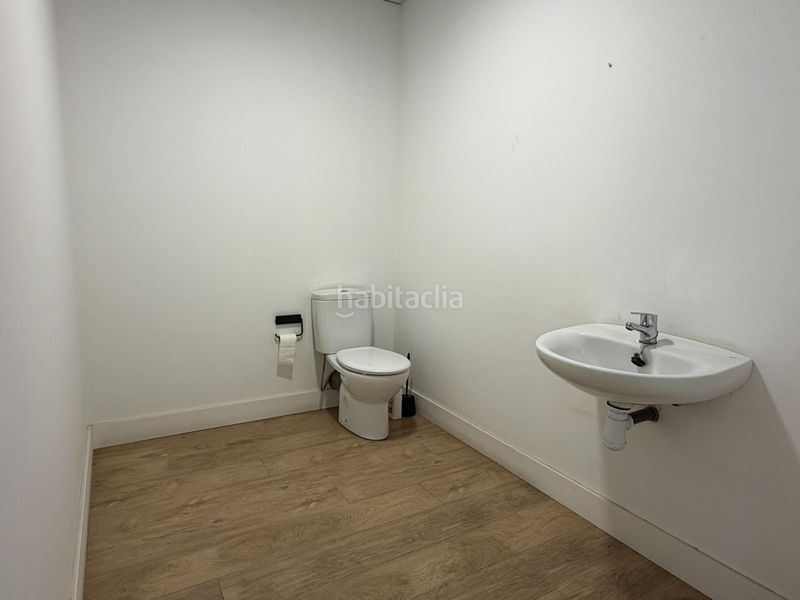 Foto ad9f5f1c-f14f-438e-8b46-1e10a7c3931e. Local comercial a Centre Sabadell