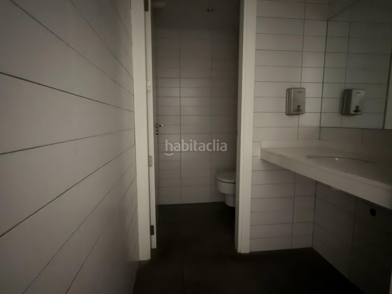 Foto dd88aa51-fdd4-49d1-a5b6-5d7ddd2956e4. Local comercial a Centre Sabadell