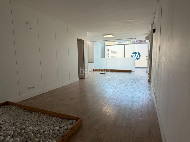 Foto f3fbe68c-b919-49fd-ab53-9ddc8cf68e56. Local comercial a Centre Sabadell