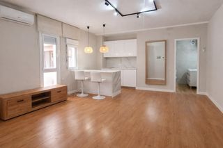 Bureau  Carrer de francesc layret. Espacio tipo loft reformado con cocina y baño  ideal despacho o