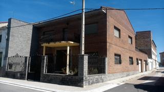 Xalet a Calle joaquín costa 15. Chalet en osera de ebro