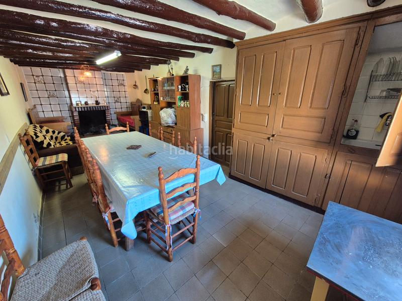 Foto f20d4df7-625d-4cd7-96ac-78c7a93a367f. Masia a calle lacambra 21 a Aguilón