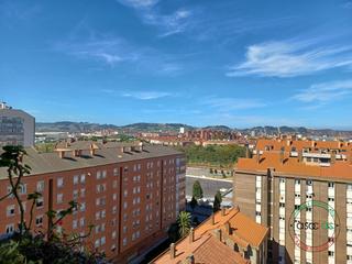 Etagenwohnung  Gijón - cl puerto de cerredo 18. Venta piso poligono pumarin con plaza garaje