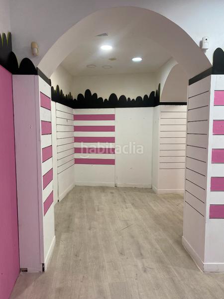 Foto 5b9761ad-c93e-4eb3-bb60-8c11a8be4703. Lloguer local comercial a plaça del canonge collell 1 a Vic