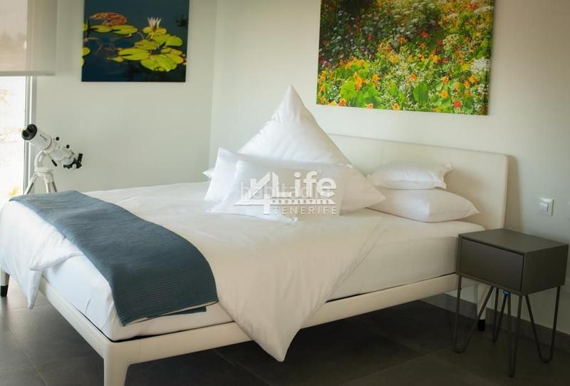 Foto 4d2144c4-1c4c-43e3-87c0-5eeff1aa348b. Casa villa de lujo de 4 dormitorios urbanización rokabella en Adeje