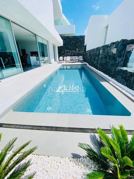 Foto 9b12d05b-39e9-4c53-a470-8aaf6dbd8d09. Casa villa de lujo de 4 dormitorios urbanización rokabella en Adeje