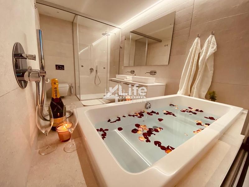 Foto c9f3f806-6ce8-4a72-b7e8-fc24b3ed9799. Casa villa de lujo de 4 dormitorios urbanización rokabella en Adeje