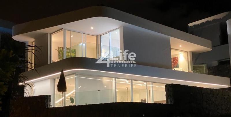 Foto e921ad23-a1b6-4be2-b636-7ba58fe02271. Casa villa de lujo de 4 dormitorios urbanización rokabella en Adeje