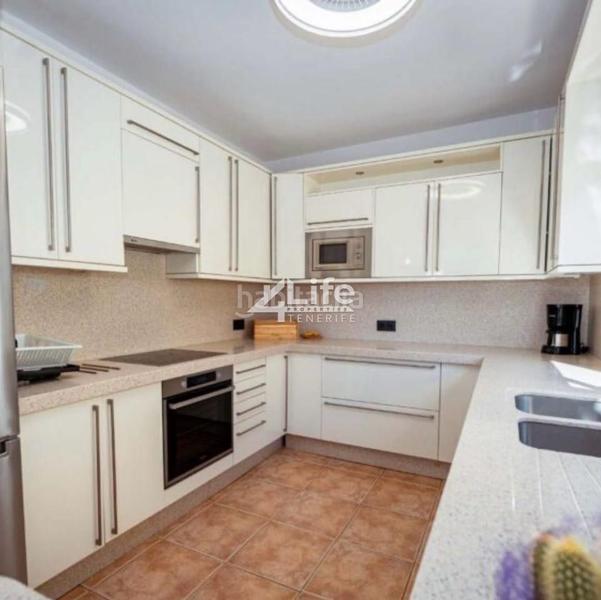 Foto 3cf6bfba-bcde-4c08-a0ed-9997a42c886a. Casa con parcheggio piscina in Playa Fañabé Alto Adeje