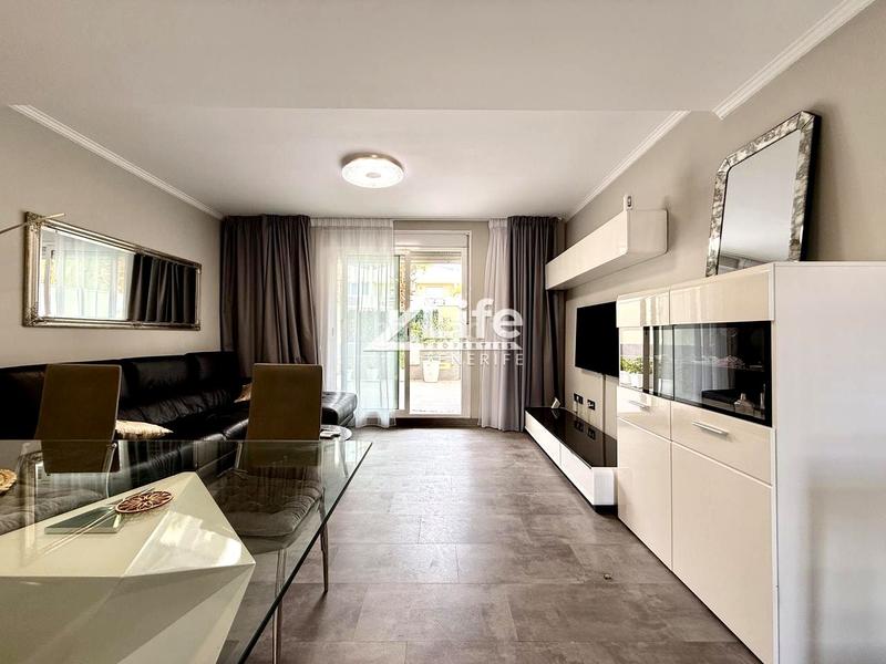 Foto 98a463e7-858c-4126-ae3e-dd6055ea91da. Casale con parcheggio piscina in Playa Fañabé Alto Adeje