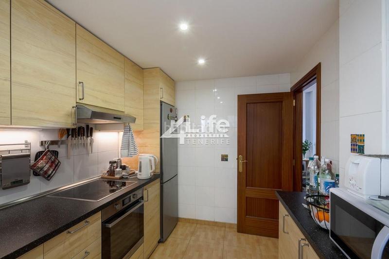 Foto f8c30fd5-13a0-4582-ac6d-5ee5ef3aa8dd. Etagenwohnung mit parking in Casco Urbano Adeje