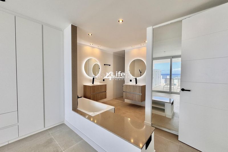 Foto ebe17297-6a72-40f0-840e-9d17a9efa0db. Apartament amb aparcament piscina a Costa del Silencio Arona
