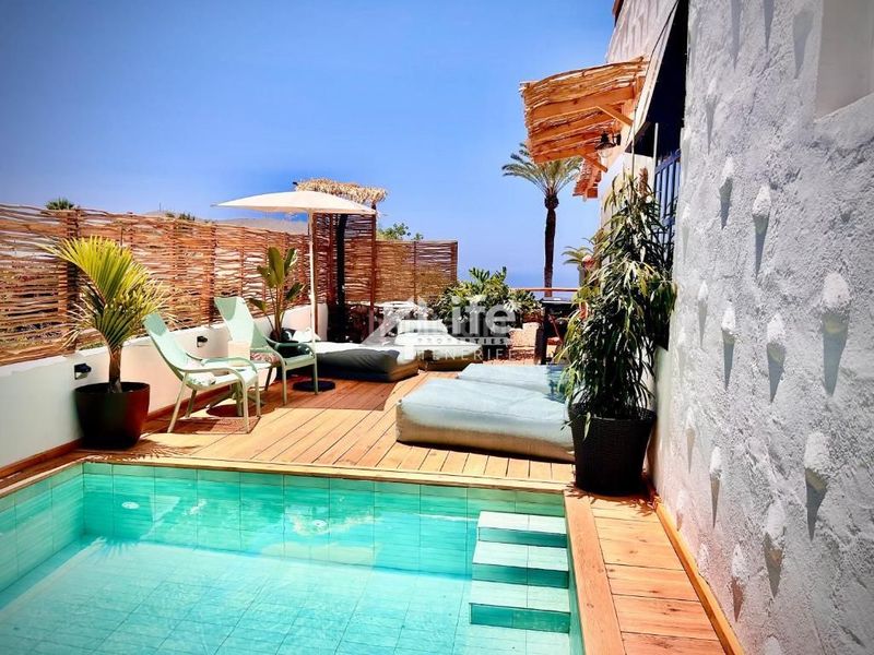 Foto 25bff2e8-3083-463c-aa6c-7810e4cd1fb2. Casa amb piscina a Chayofa Arona