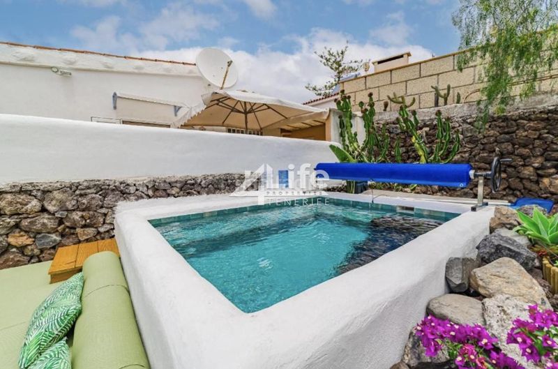 Foto 6960a57b-4256-4a4c-8508-bda80cd7a38a. Casa amb piscina a Chayofa Arona