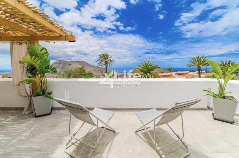 Foto 9727d3b2-6c8b-4196-995d-0c7386f6d58d. Casa amb piscina a Chayofa Arona