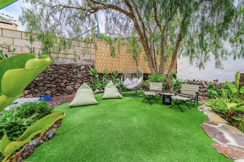 Foto a31d0fbb-91f3-42c0-8e29-0a65c43460a4. Casa amb piscina a Chayofa Arona