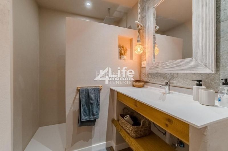 Foto a69e1e5a-4e34-4979-b7a6-6348236293fc. Casa amb piscina a Chayofa Arona
