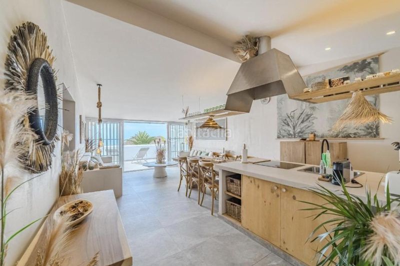 Foto a6ff8a5e-1c85-4cc8-9111-697e4cfa29eb. Casa amb piscina a Chayofa Arona