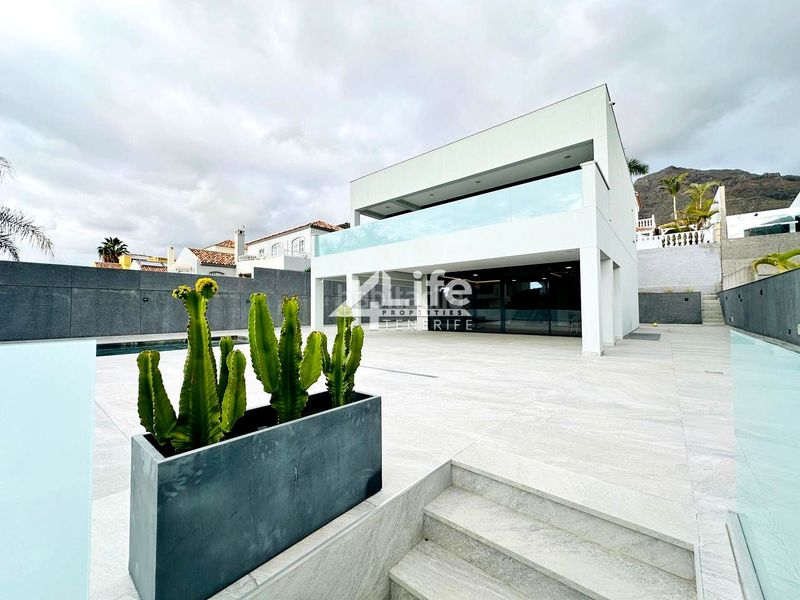Foto 26b4d790-f141-4f46-ac21-3f5d09de2137. Casa amb aparcament piscina a Playa Fañabé Alto Adeje