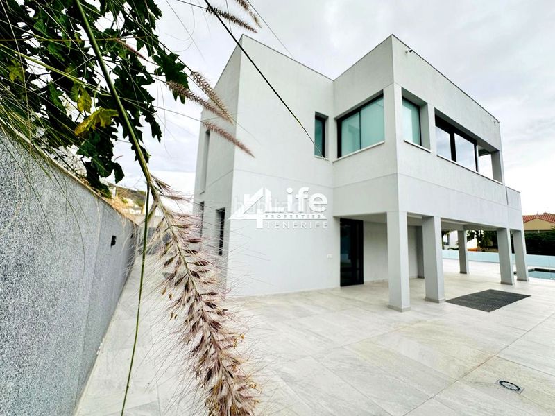 Foto 4e30ed1d-ef1f-477d-be75-159402e4d2ce. Casa amb aparcament piscina a Playa Fañabé Alto Adeje