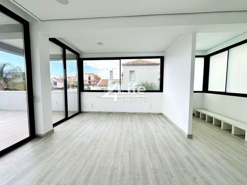 Foto 5f107fc1-419a-4b66-8cd8-fa6f43bd082b. Casa amb aparcament piscina a Playa Fañabé Alto Adeje