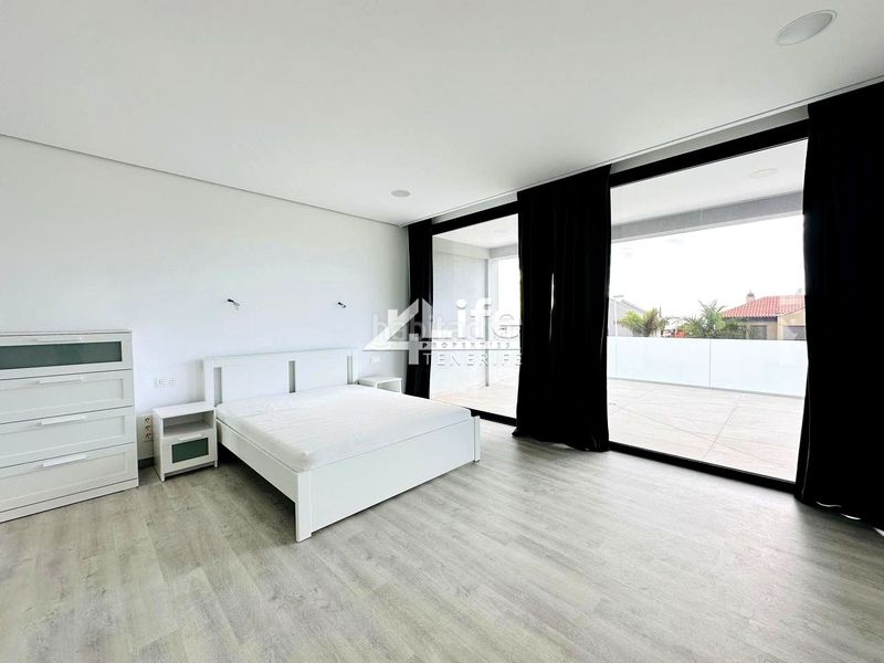 Foto 8f695aeb-1641-4f54-9409-f83146a6b0fe. Casa amb aparcament piscina a Playa Fañabé Alto Adeje