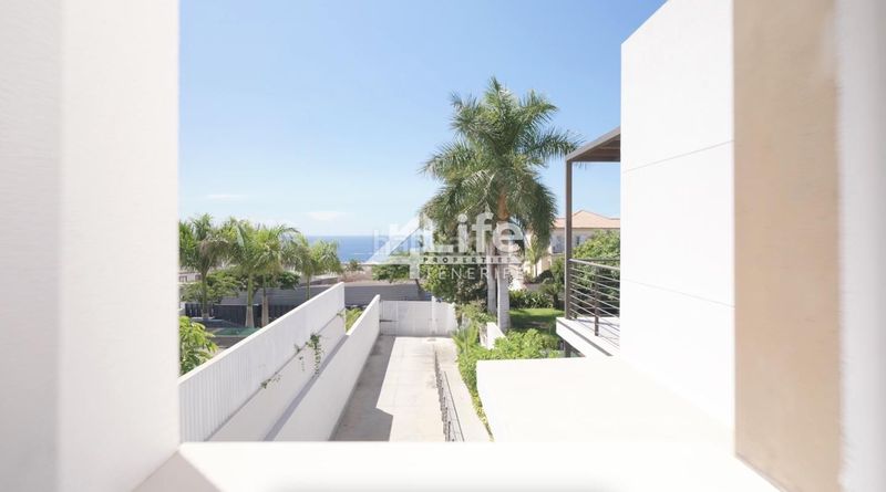 Foto 0eec0ab3-a274-4c94-92f9-e4bc784b573e. Casa amb aparcament piscina a Playa Fañabé Alto Adeje