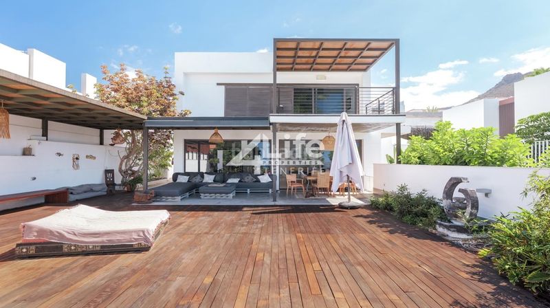 Foto bf9d109b-3dae-4342-a34a-a54ff202f4fd. Casa amb aparcament piscina a Playa Fañabé Alto Adeje