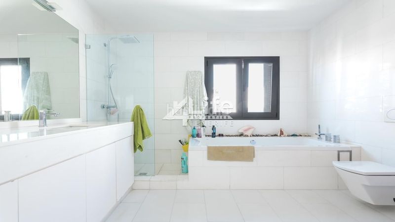 Foto d8fd353d-96aa-4c72-96ee-c1271ce291d1. Casa amb aparcament piscina a Playa Fañabé Alto Adeje