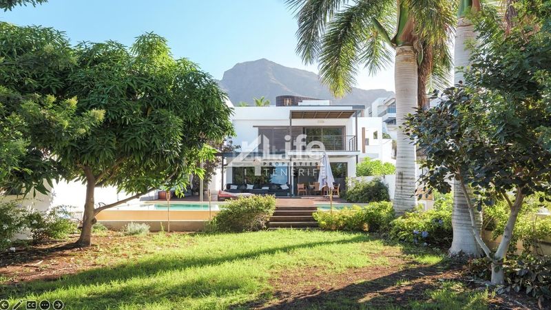 Foto f3334ed1-6d8c-42b8-ba28-db3fadc90499. Casa amb aparcament piscina a Playa Fañabé Alto Adeje