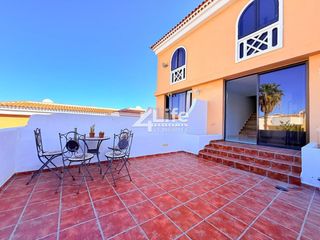 Dúplex  Paises bajos. Apartamento dúplex en venta en calle países bajos