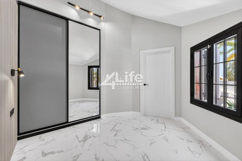 Foto ef66f54f-9d48-42c0-afae-ff668c59949c. Piso en San Eugenio Alto Adeje