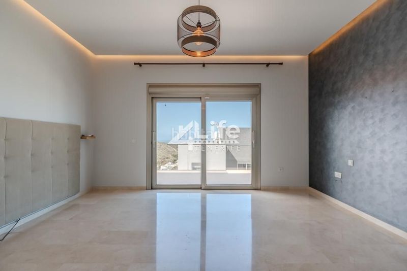 Foto 09d1b522-3611-4c77-93ec-3eb5dbf534a4. Casa amb aparcament piscina a Torviscas Centro y Alto Adeje