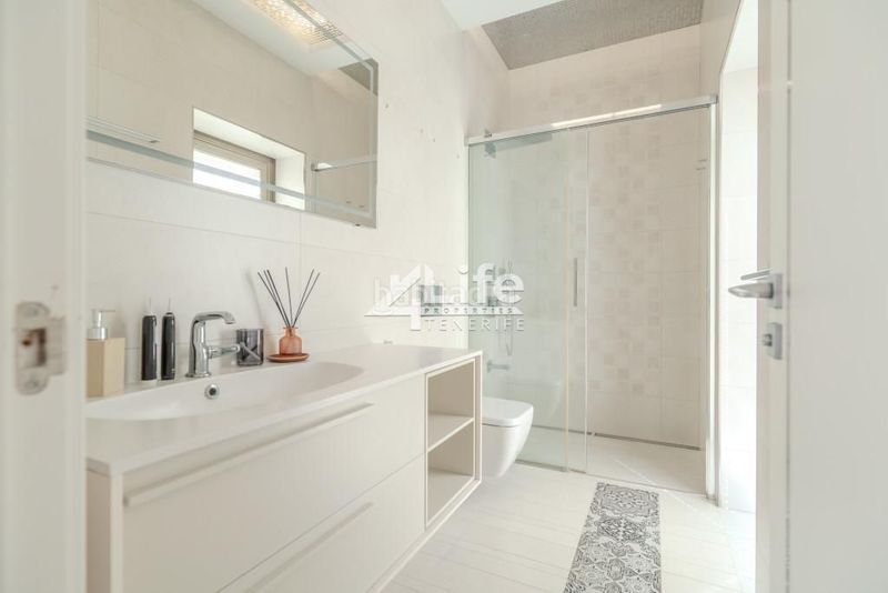 Foto 34204c5e-3461-4f7a-a2a8-15228929de5d. Casa amb aparcament piscina a Torviscas Centro y Alto Adeje